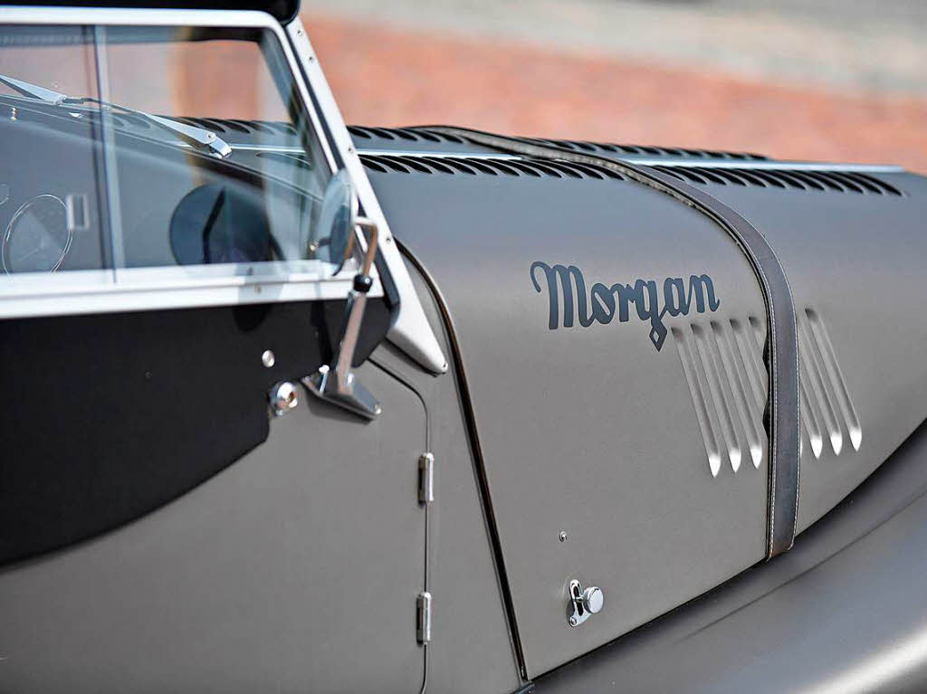 Schn anzusehen die Form und die Details der Morgan Sportwagen aus alter und neuer Zeit