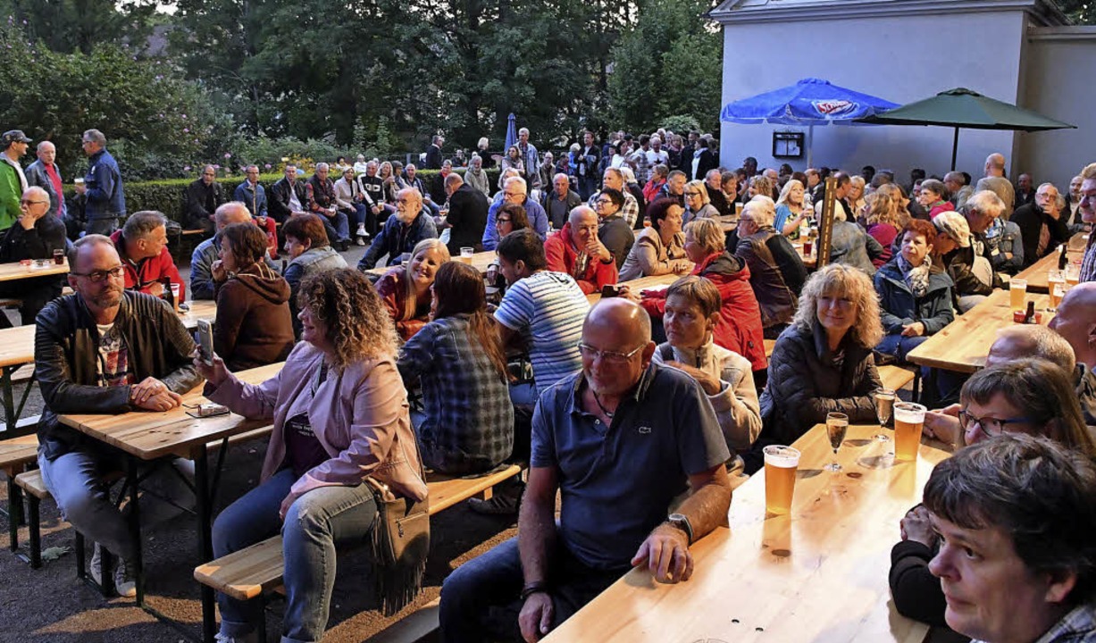 Auerordentlich viele Besucher sind zum Open Air in den Park gekommen.   | Foto: Wolfgang Knstle