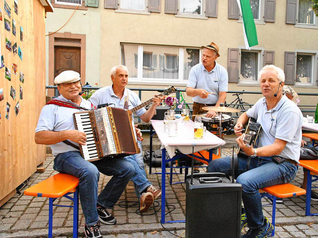 Vier „Best Agers“ aus Bonndorf spielen berall auf, wo es ihnen und den Festbesuchern gefllt.
