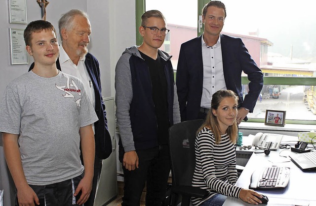 Neue Azubis wurden bei der Firma Wecke...Duttlinger und Bianca Partenschlager.   | Foto: Gert Brichta