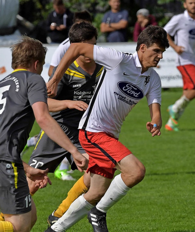 Der Bonndorfer Benjamin Schnle (rechts) erzielte das 0:2.    | Foto: scheu