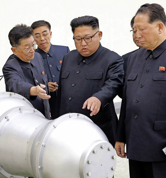 Die von der Regierung Nordkoreas am So...ngkopfes an einem nicht genannten Ort.  | Foto: dpa