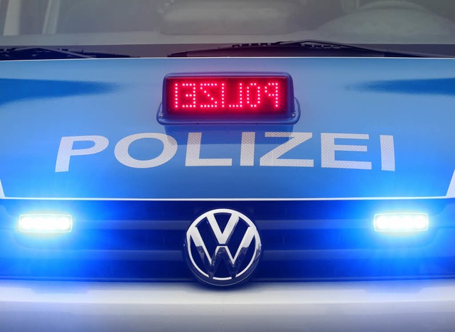 Der Halter des Unfallwagens streitet a...eise sagen laut Polizei etwas anderes.  | Foto: Roland Weihrauch