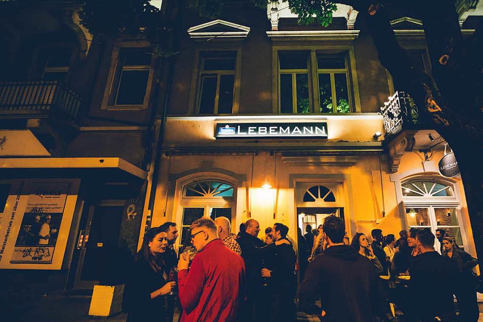 Am Freitag feierte die Bar "Lebemann" in der Habsburgerstraße Eröffnung. Es gab Cocktails und Wurstsalat. (Foto: FABIO TESTA) Am Freitag feierte die Bar "Lebemann" in der Habsburgerstraße Eröffnung. Es gab Cocktails und Wurstsalat. (Foto: FABIO TESTA)