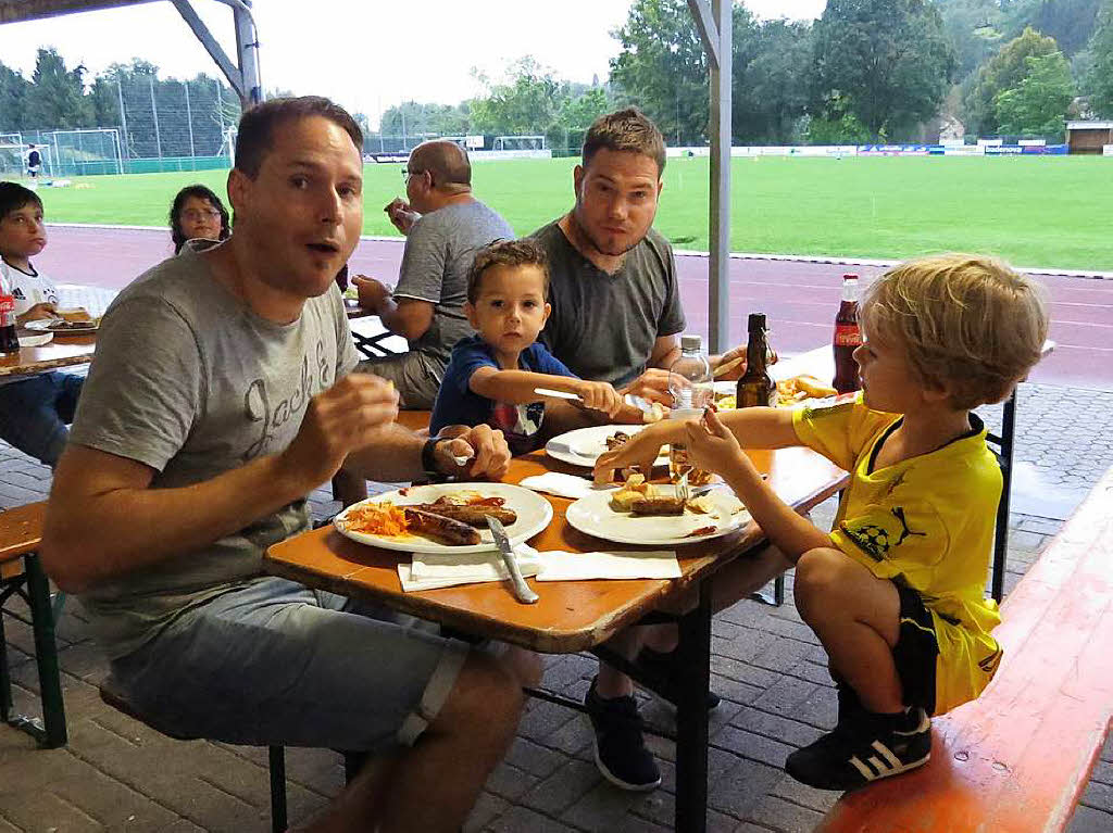 Kippenheim: Auch in diesem Jahr beteiligte sich der SV Kippenheim  am Ferienprogramm der Gemeinde. Vom 11. auf den 12. August stand wieder das beliebte Vater-Kind-Zelten auf dem Sportgelnde an. Erneut lautete Motto "Gemeinsam tolles erleben".