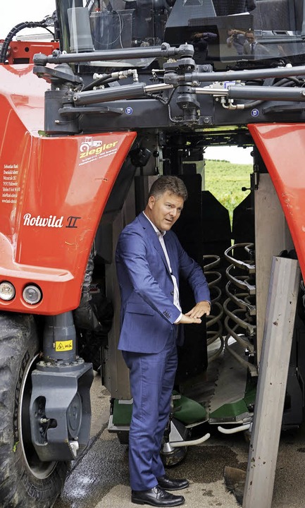 Groes Interesse an groen Maschinen: ...uropaparlaments,  im Traubenvollernter  | Foto: Julius Steckmeister