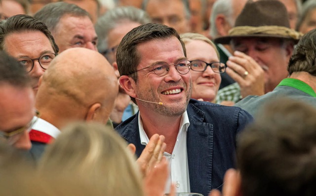 Karl-Theodor zu Guttenberg in Abensberg   | Foto: DPA