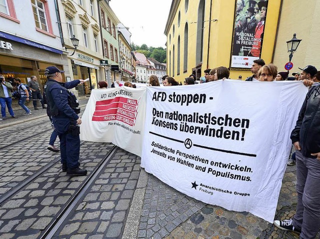 Lautstarker Prozess gegen AfD-Jugendaktion vor dem Freiburger Landgericht.  | Foto: Ingo Schneider