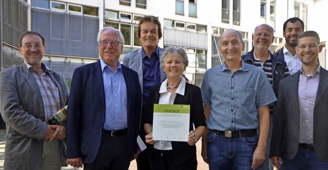 Freuen sich ber die Auszeichnung: Wer...r Bndnis Brgerenergie  (von links).   | Foto: Gerhard Walser