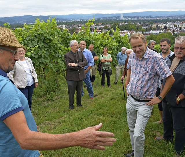 Interessante Einblicke in die Arbeit d...r Rebbegehung mit OB Dietz am Montag.   | Foto: Lauber