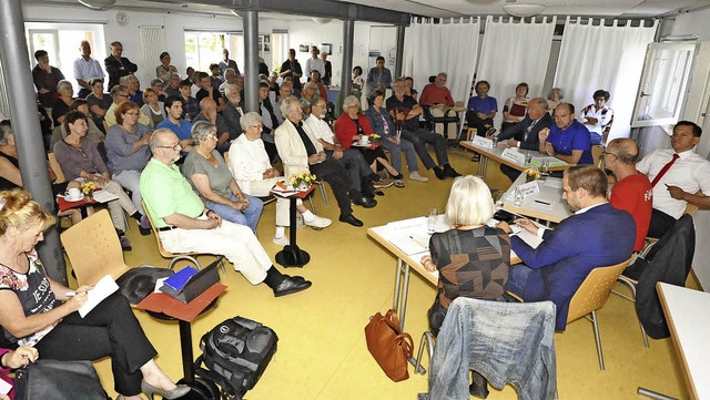 Voll belegt war der Saal im Roten Haus...Diskussion mit  Bundestagskandidaten.   | Foto: Markus Zimmermann