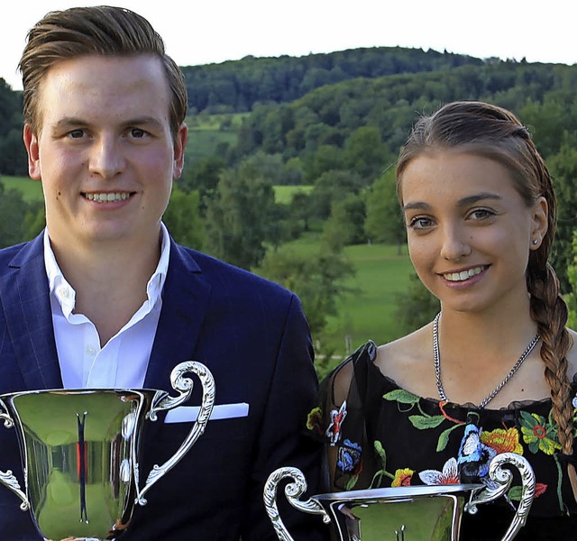 Carl Zickenheiner und Carolina Barucka...ie neuen Vereinsmeister beim Golfclub.  | Foto: privat