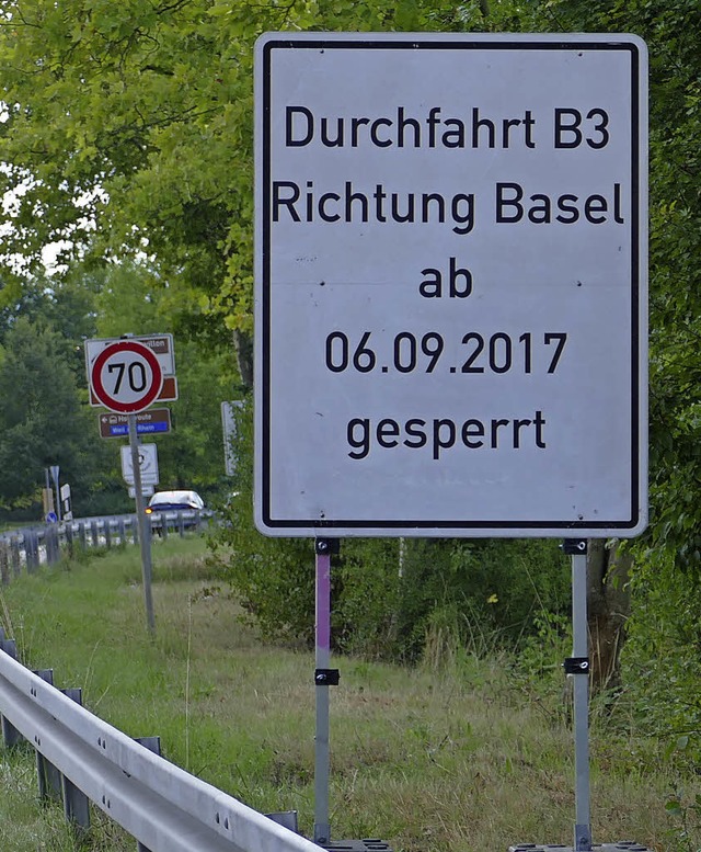 Schon seit Tagen wird vor der Sperrung gewarnt.  | Foto: Senf