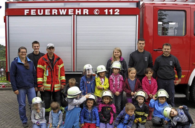 Die Huttinger Kinder sind begeistert von ihrer Feuerwehr.  | Foto: privat