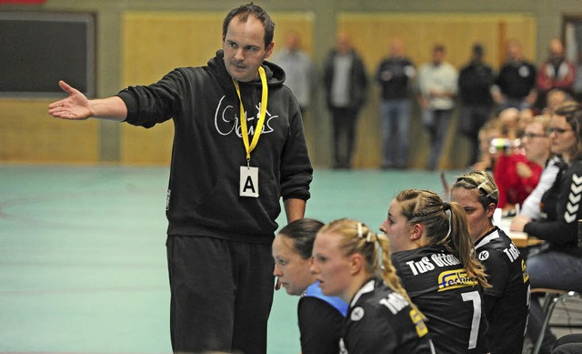 Zuletzt wies Nico Baummann den Frauen ...beim Mnnerteam des TuS Schutterwald.   | Foto:  Pressebro Schaller