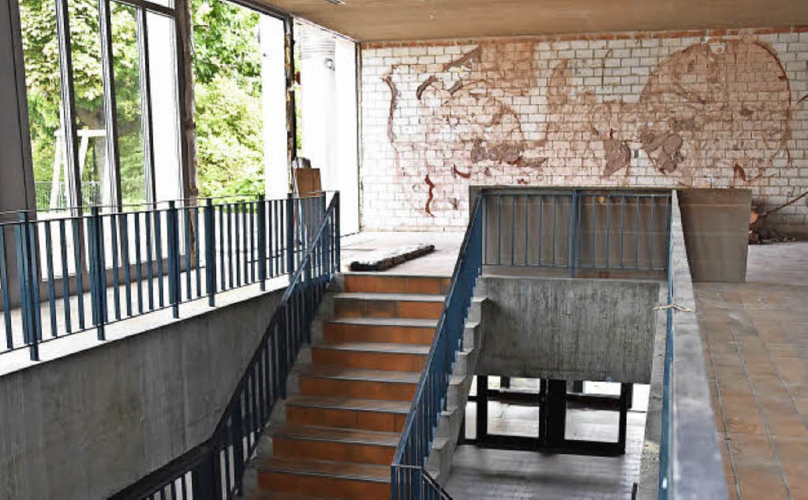 Kahle Wande Im Foyer Der Halle Gundelfingen Badische Zeitung