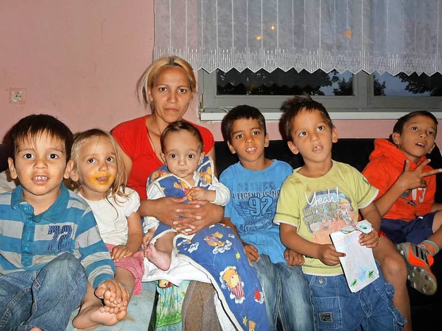 Sadbera Ametovic 2014 mit ihren Kinder...211; und ist jetzt wieder in Freiburg.  | Foto: Privat