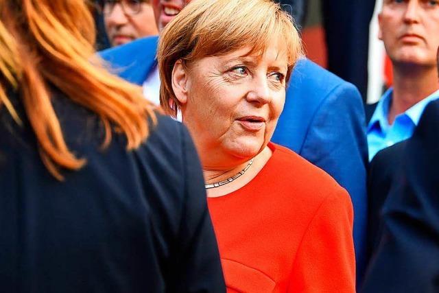 Merkel bei Wahlkampfauftritt in Heidelberg mit Tomaten beworfen