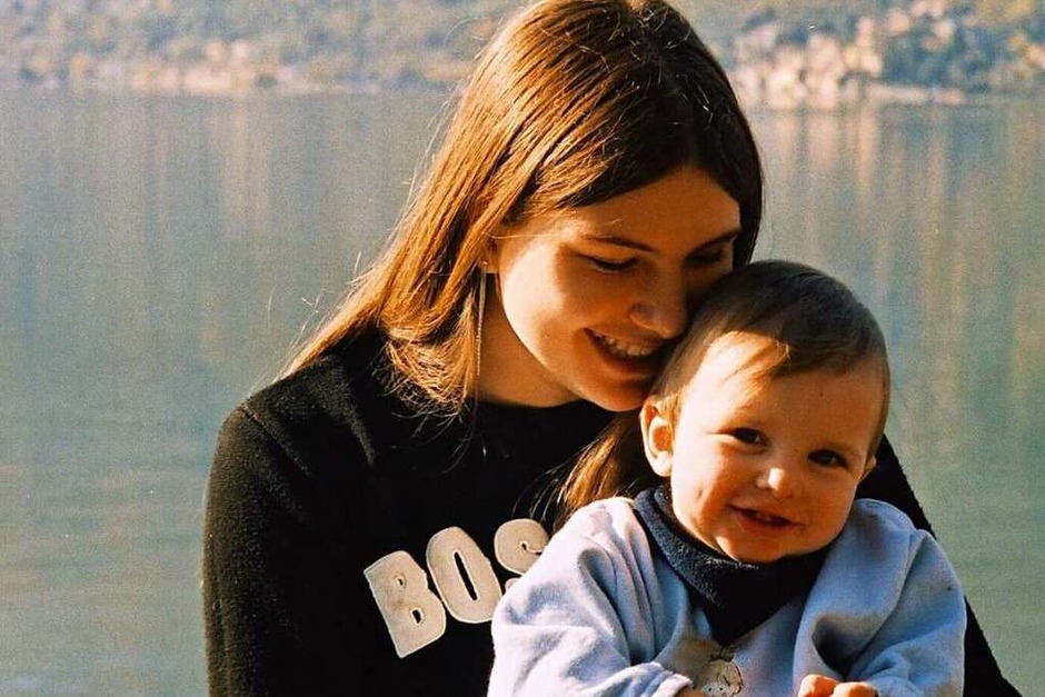 Portrait: Carmen Oertlin aus Wyhlen hat ihre Tochter und ihren Sohn auf der Fahrt von Mailand nach Hause vor dem Comer See mit einer Olympus fotografiert. Für sie ist es ein sehr emotionales Bild. (Foto: Carmen Oertlin) Portrait: Carmen Oertlin aus Wyhlen hat ihre Tochter und ihren Sohn auf der Fahrt von Mailand nach Hause vor dem Comer See mit einer Olympus fotografiert. Für sie ist es ein sehr emotionales Bild. (Foto: Carmen Oertlin)