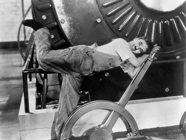 Schon Charlie Chaplin hatte im Film &#...e Zeiten&#8220; Stress bei der Arbeit.  | Foto: Kobal/Images.de