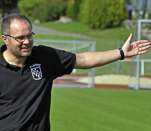 Nur nicht abheben: Lenzkirchs Trainer Zeljko Cosic mahnt zur Bescheidenheit.  | Foto: scheu