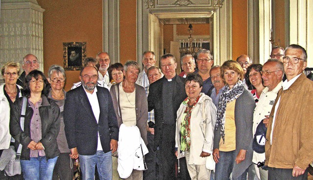 Mitglieder des Freundeskreises beim Be...12. In der Mitte Bischof Mikls Beer.   | Foto: Ernst Zimmermann
