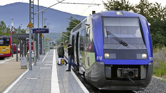 Da fuhr er noch: der Blauwal im Neuenburger Bahnhof auf dem Weg nach Mulhouse.   | Foto: Susanne Ehmann