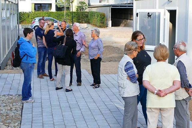 Weiler machen sich ein Bild von der neuen Flchtlingsunterkunft