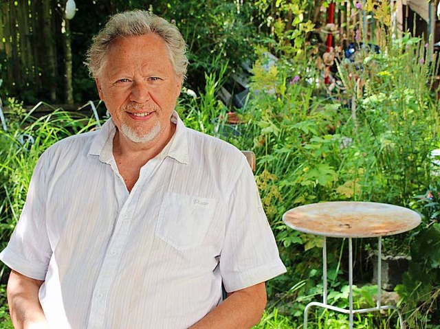 Hary Wille alias Hary de Ville in seinem Garten in Schopfheim   | Foto: Privat