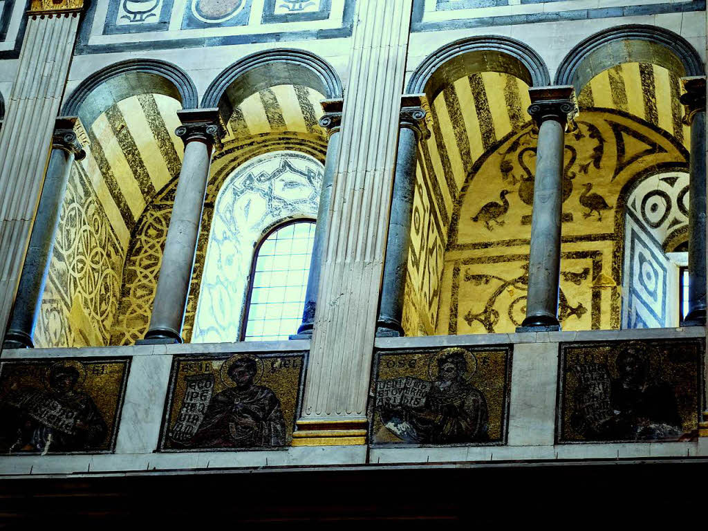 Sabine Keppler: Goldene Fenster im Baptisterium Florenz.