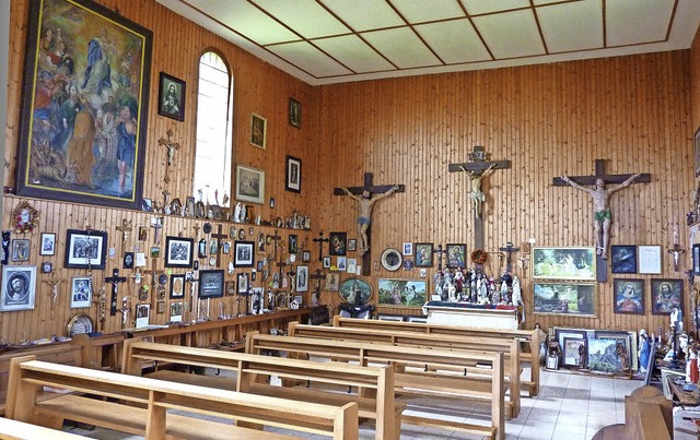 In der lteren Schneekreuzkirche sind ...n, Bilder und Dankesbriefe zu finden.   | Foto: Karla Scherer