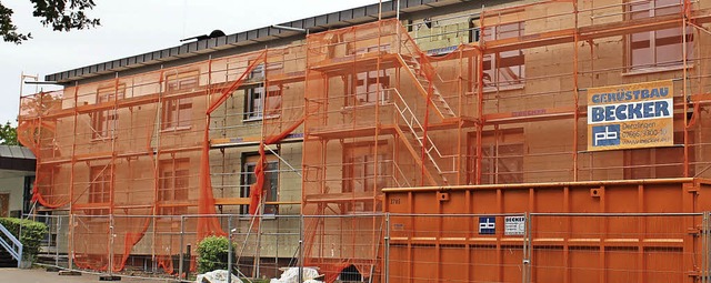 Auf der Westseite der Merdinger Schule... neue Fenster und Dmmung angebracht.   | Foto: schneberg