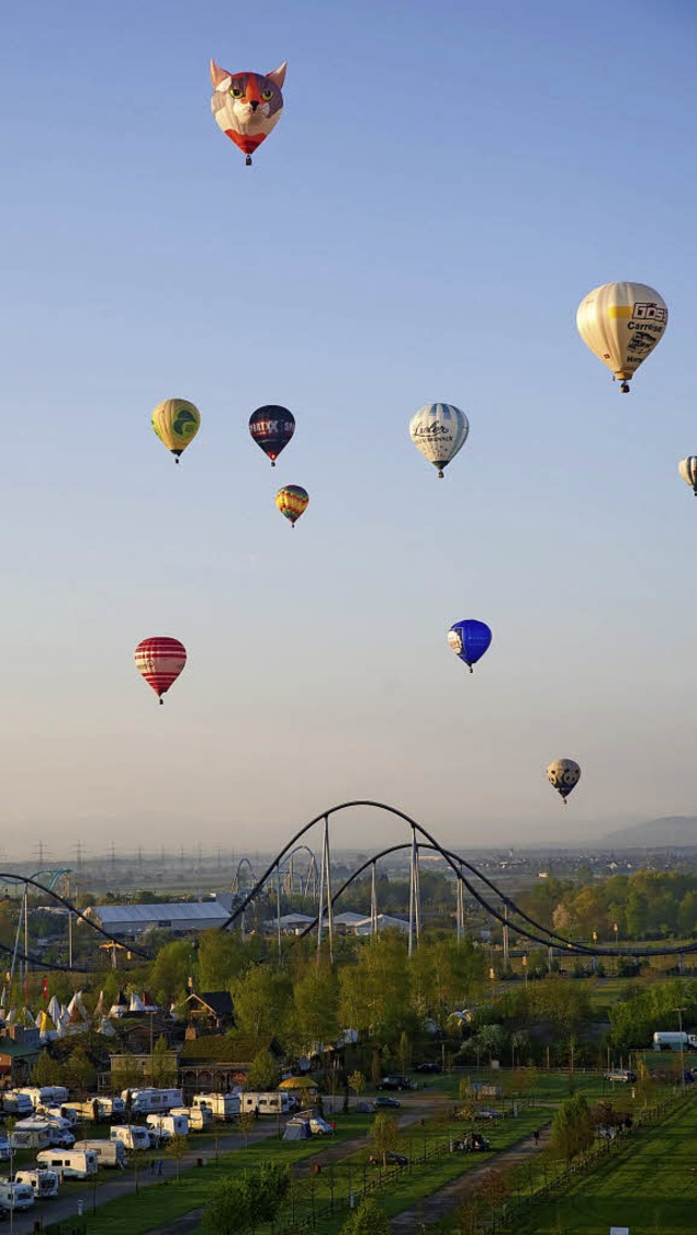 <BZ-FotoAnlauf>Ballonfestival:</BZ-Fot...s steigen in den Himmel ber Rust auf.  | Foto: Europa-Park