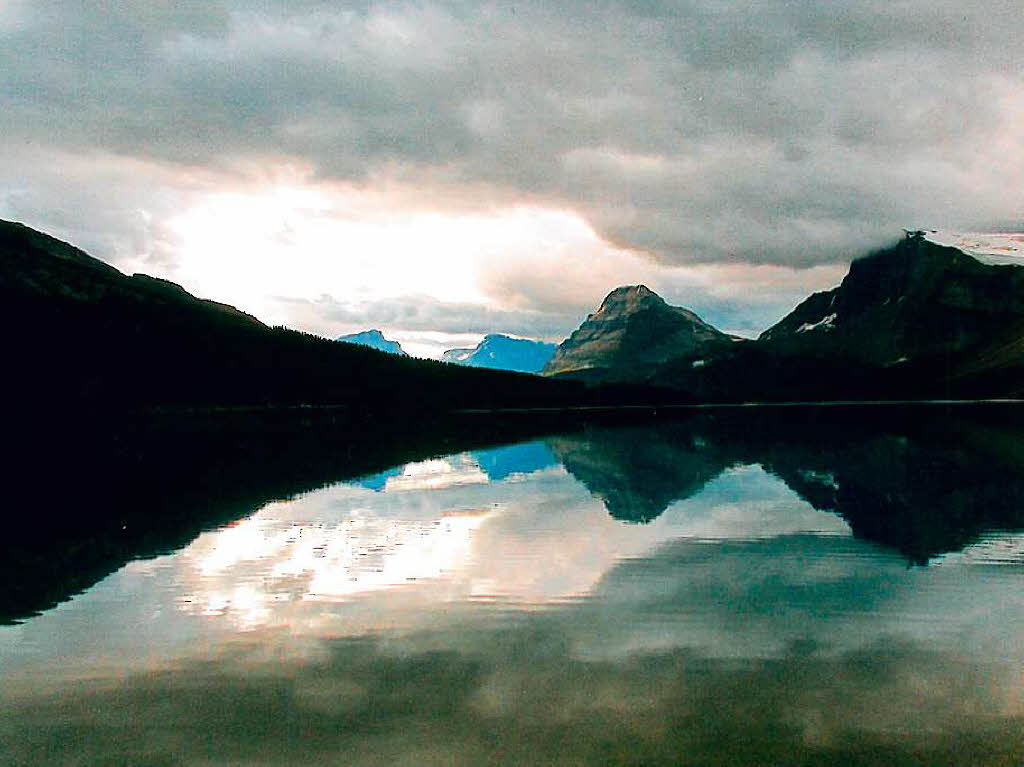 Spiegelungen am Lake  Moraine Lake  in Kanada.