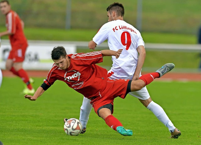 Harte Zweikmpfe gab es im Lenzkircher Schliechtstadion.   | Foto: scheu