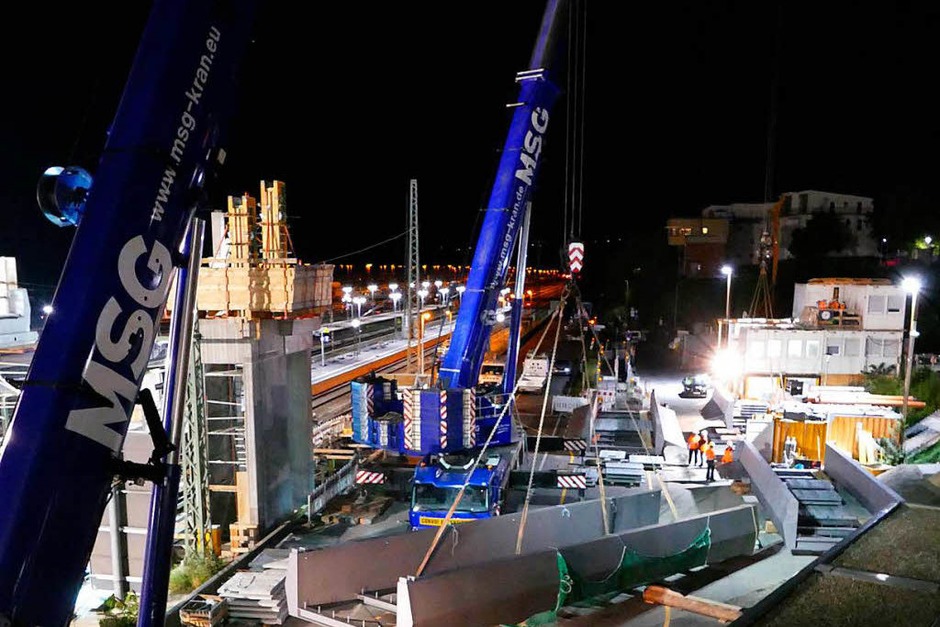 Das Einheben beginnt pünktlich um 23 Uhr (Foto: Ulrich Senf) Das Einheben beginnt pünktlich um 23 Uhr (Foto: Ulrich Senf)