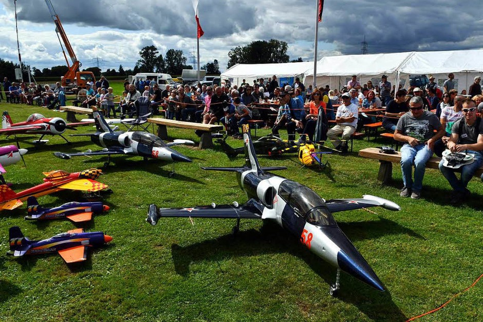 Modellflugtag in Müllen (Foto: Wolfgang Künstle) Modellflugtag in Müllen (Foto: Wolfgang Künstle)