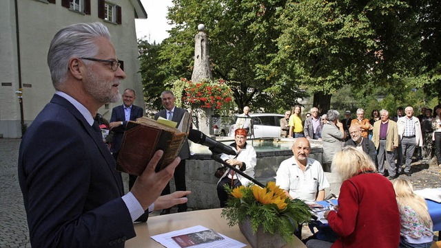 &#8222;Auch wir haben ein groes Inter...daneben Regierungsrat Alex Hrzeler.    | Foto: Peter Schtz