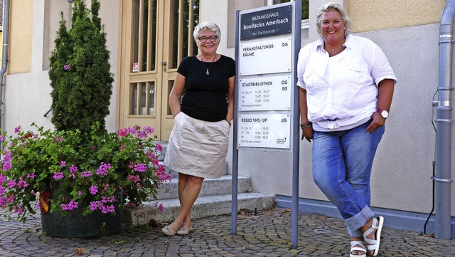 Barbara Vallois (links) und Anita Kern..., in dem sich die Regio VHS befindet.   | Foto: ehmann