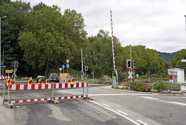 Der Bahnbergang an der Waldshuter Str...Montag in eine Richtung wieder offen.   | Foto: Manuel Fritsch