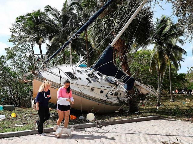 Ein Segelboot ist im Bereich der  Dinn...ina in Florida an Land gesplt worden.  | Foto: AFP