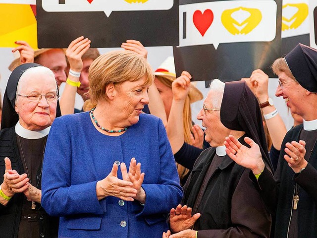 Bundeskanzlerin Angela Merkel (CDU) un... bei einer CDU-Wahlkampfveranstaltung.  | Foto: dpa