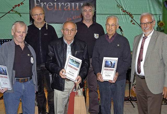 Die Geehrten  Heinz Jockers, Walter Ha...s) und Brgermeister Ernst Schilling.   | Foto: Jrgen Schweizer