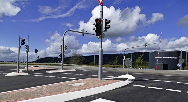 Das Gewerbegebiet Einhge ist voll ers...ienstag ist auch die Ampel in Betrieb.  | Foto: Ingrid Bhm-Jacob