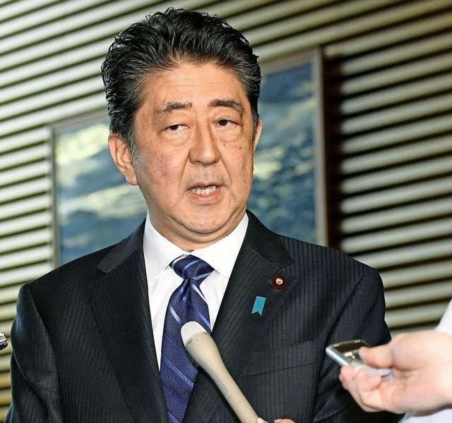 Will aufrsten:   Shinzo Abe   | Foto: dpa