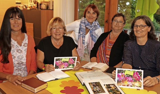 Annette Kreidler, Elisabeth Binninger,...igen Bestehen des Liturgiekreises vor.  | Foto: Martha Weishaar