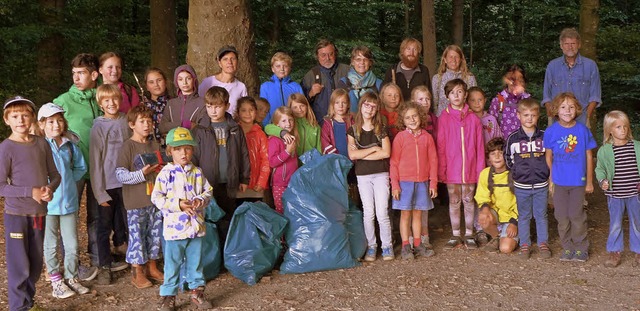 Sckeweise Mll sammelten die Kinder im Eichwald.   | Foto: Privat