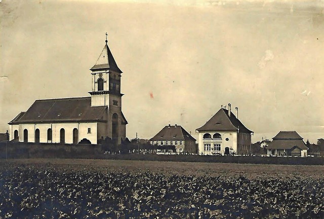 In den ueren Strukturen bis heute er...und das 14er-Schulhaus in Heitersheim.  | Foto: Repro: Sabine Model