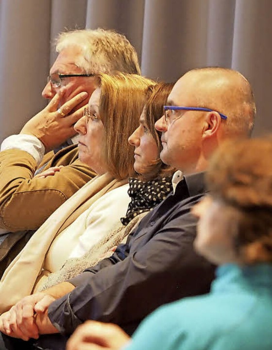 Das Publikum hrt aufmerksam der Diskussion zu.  | Foto: Susanne Gilg