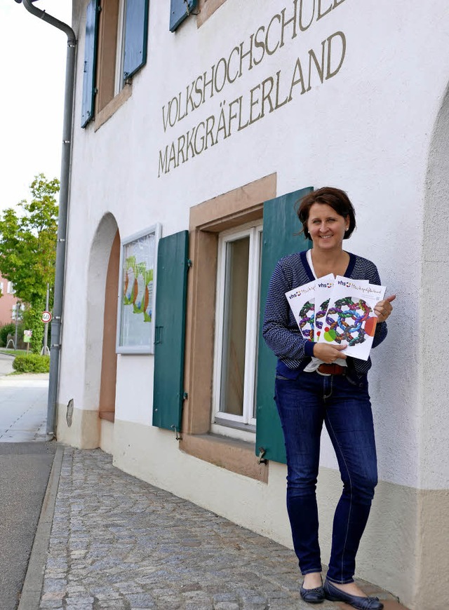 Stefanie Heuberger mit dem neuen Progr...ebude in der Gerbergasse in Mllheim   | Foto: Susanne Ehmann